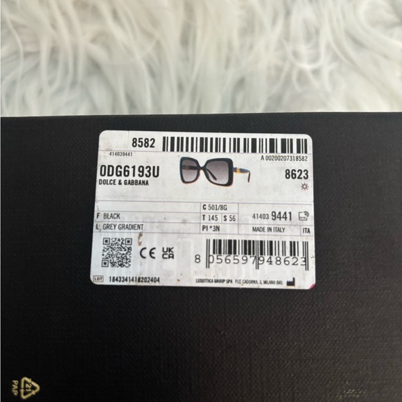 New in box Dolce and Gabbana Oversized Square sunglasses - Picture 6 of 8